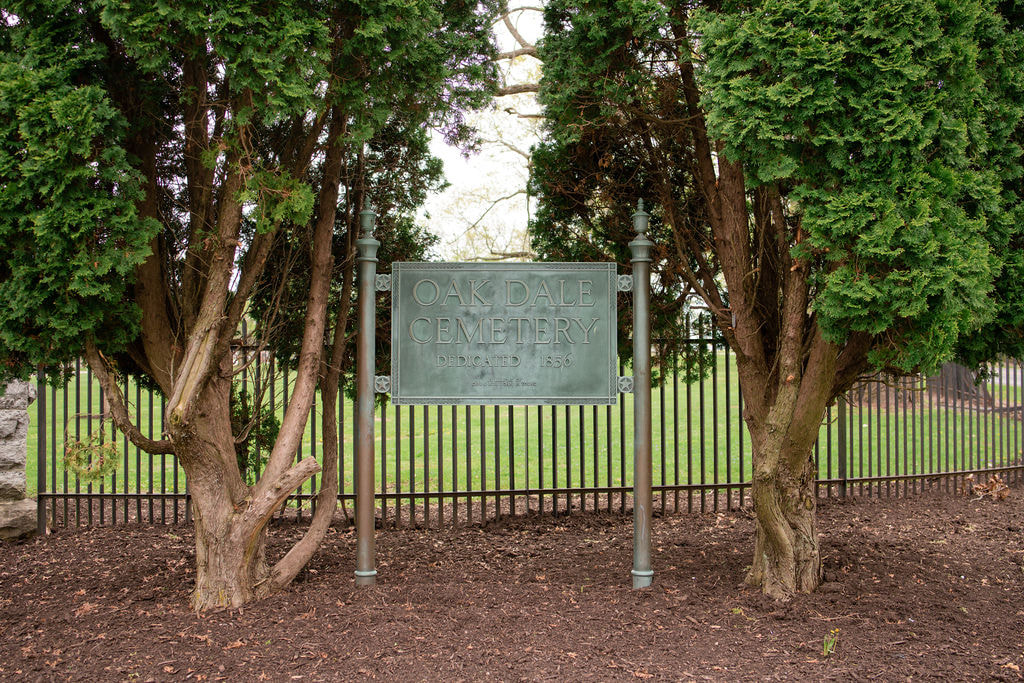 Oak Dale Cemetery entrance